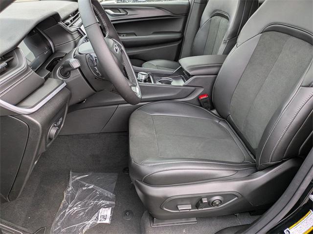 new 2025 Jeep Grand Cherokee car, priced at $44,910