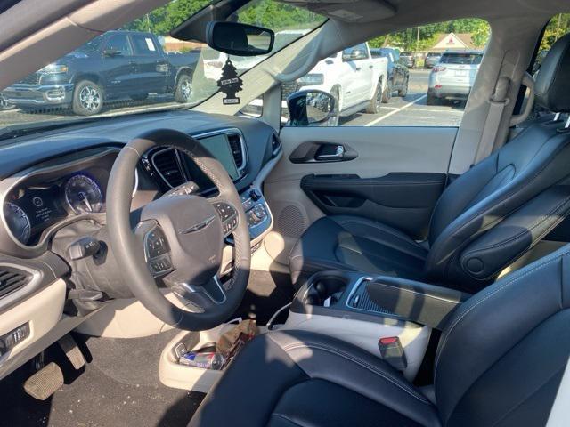 used 2024 Chrysler Pacifica car, priced at $35,260
