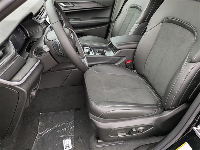 new 2025 Jeep Grand Cherokee car, priced at $42,910