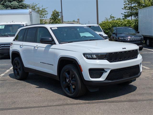 new 2025 Jeep Grand Cherokee car, priced at $44,401