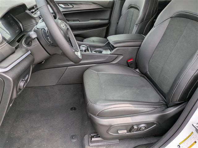 new 2025 Jeep Grand Cherokee car, priced at $42,401