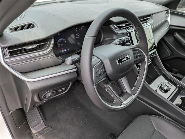 new 2025 Jeep Grand Cherokee car, priced at $42,401