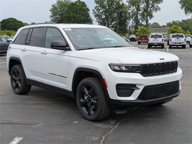 new 2025 Jeep Grand Cherokee car, priced at $42,401