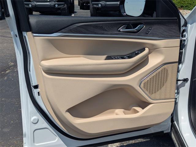 new 2025 Jeep Grand Cherokee car, priced at $51,361