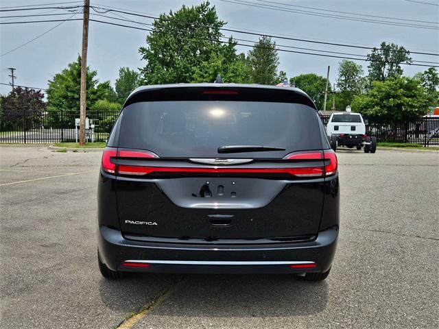 new 2025 Chrysler Pacifica car, priced at $42,406