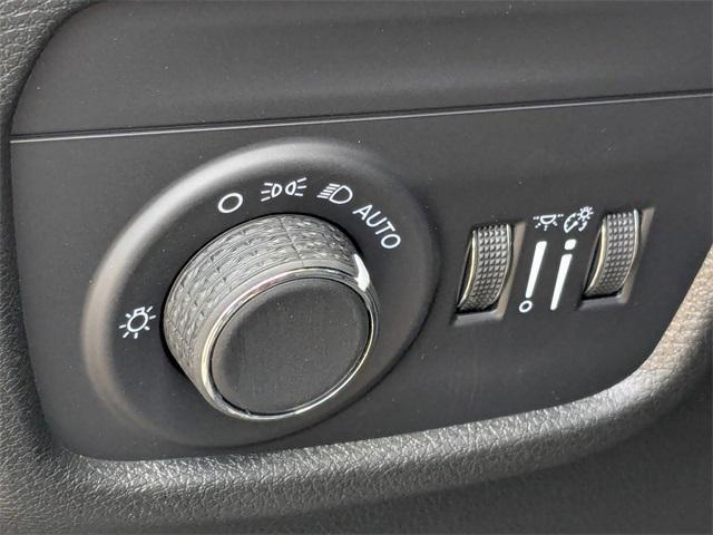 new 2025 Jeep Grand Cherokee car, priced at $38,675