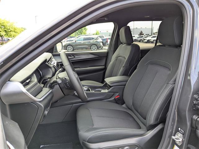 new 2025 Jeep Grand Cherokee car, priced at $38,675