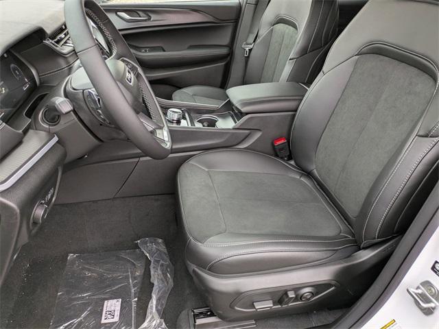 new 2025 Jeep Grand Cherokee car, priced at $44,401