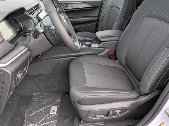 new 2025 Jeep Grand Cherokee car, priced at $38,166