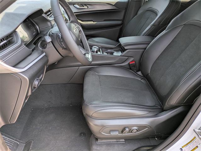 new 2025 Jeep Grand Cherokee car, priced at $44,401