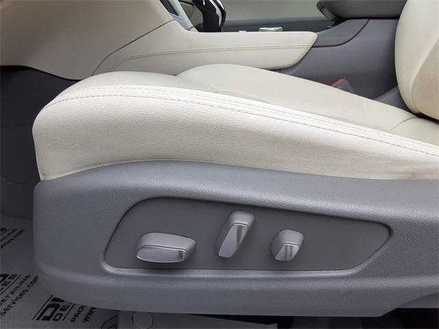 used 2022 Cadillac XT5 car, priced at $34,478