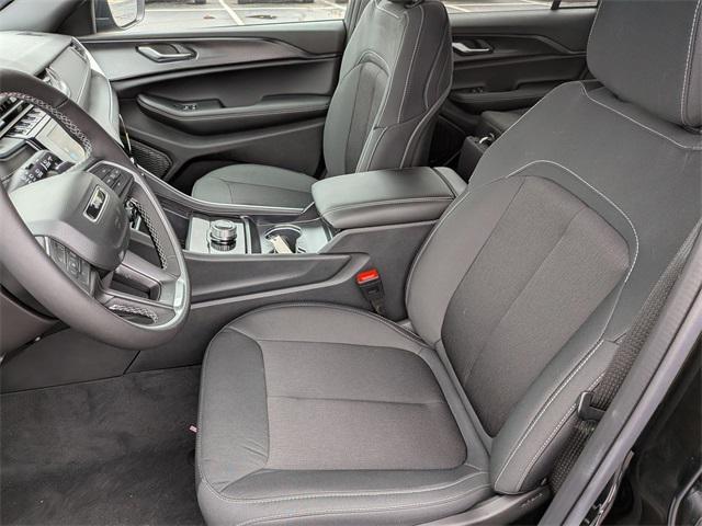 new 2025 Jeep Grand Cherokee car, priced at $39,067