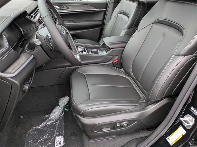 new 2025 Jeep Grand Cherokee car, priced at $42,605