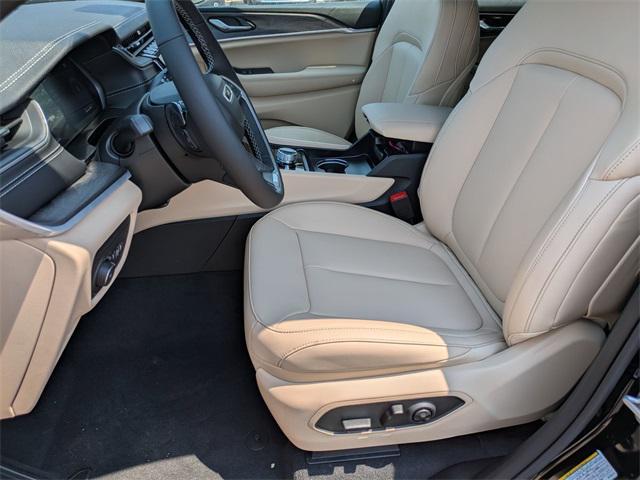 new 2025 Jeep Grand Cherokee car, priced at $44,755