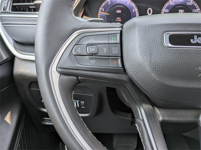 new 2025 Jeep Grand Cherokee car, priced at $38,676