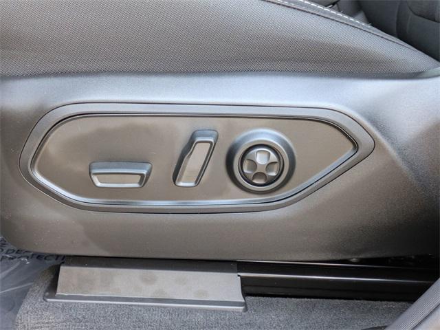 new 2025 Jeep Grand Cherokee car, priced at $38,676