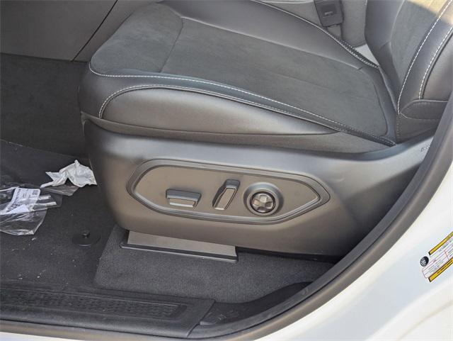 new 2025 Jeep Grand Cherokee car, priced at $42,401