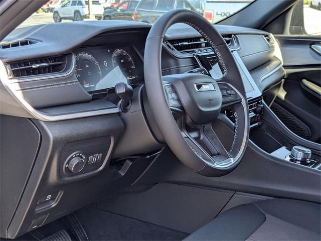 new 2025 Jeep Grand Cherokee car, priced at $38,675