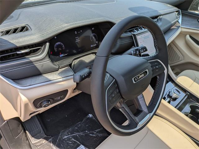 new 2025 Jeep Grand Cherokee car, priced at $44,755