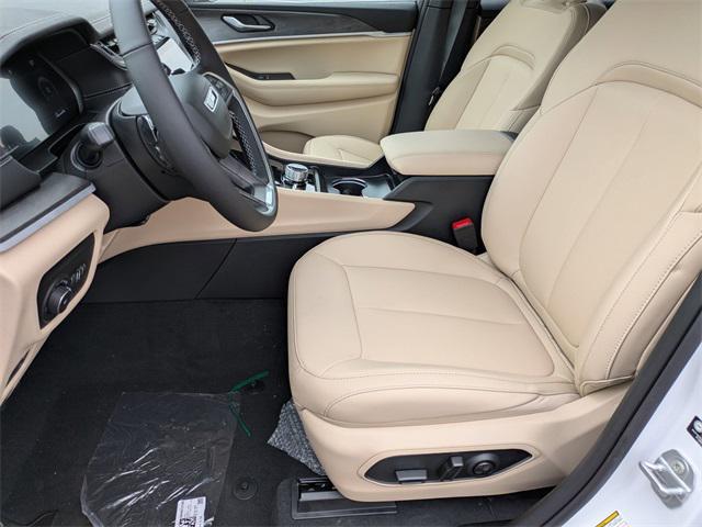 new 2025 Jeep Grand Cherokee car, priced at $44,246