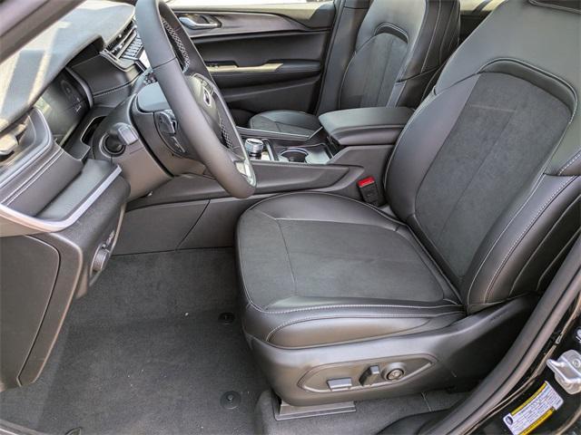 new 2025 Jeep Grand Cherokee car, priced at $44,910