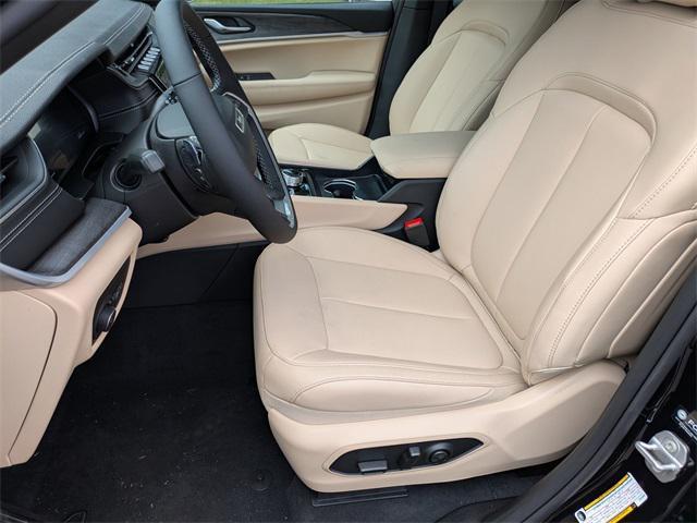 new 2025 Jeep Grand Cherokee car, priced at $44,755