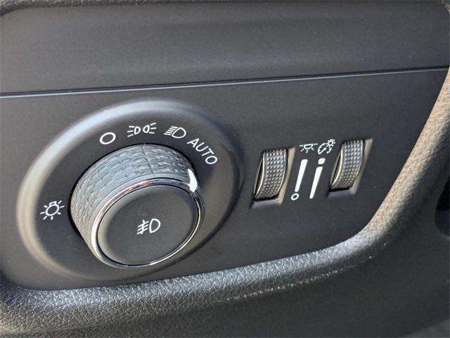 new 2025 Jeep Grand Cherokee car, priced at $47,085