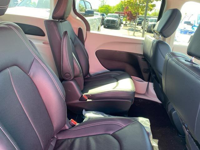 used 2022 Chrysler Pacifica Hybrid car, priced at $26,718