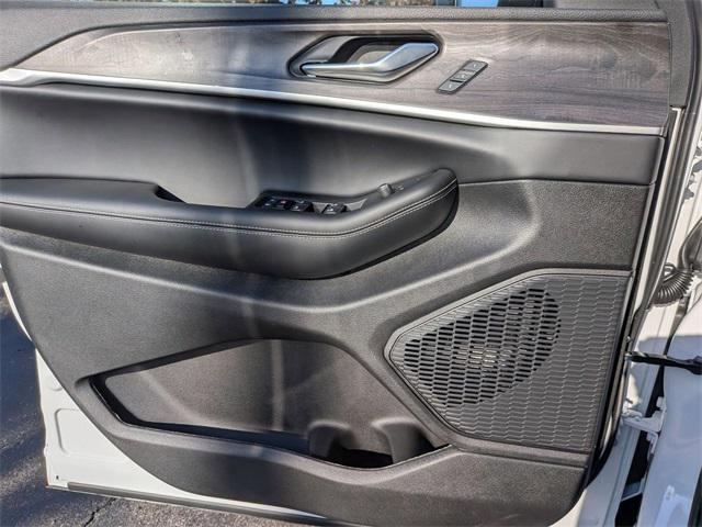 new 2025 Jeep Grand Cherokee car, priced at $44,114
