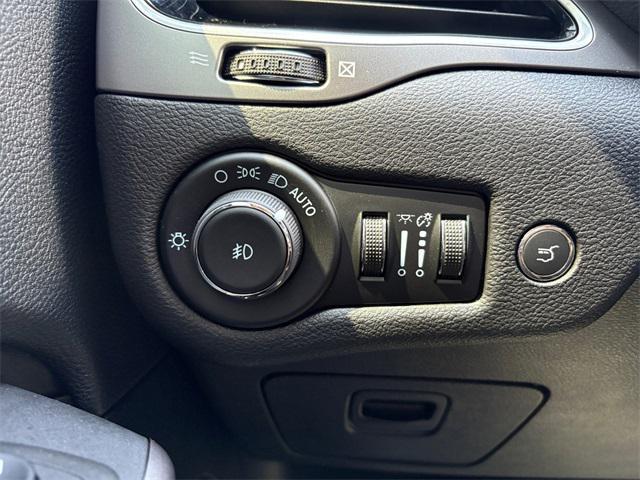 used 2021 Jeep Cherokee car, priced at $25,695