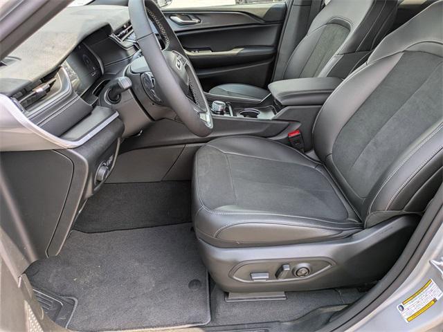 new 2025 Jeep Grand Cherokee car, priced at $42,910