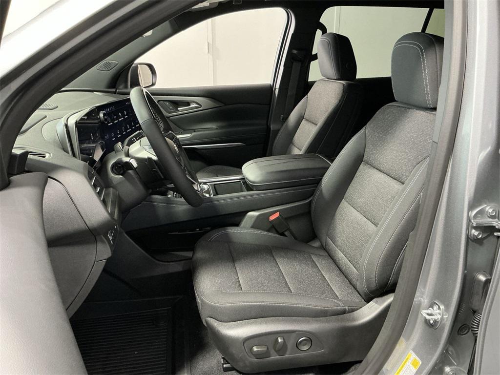 new 2026 Chevrolet Traverse car, priced at $42,579