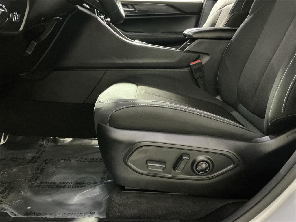 used 2024 Jeep Grand Cherokee car, priced at $32,000