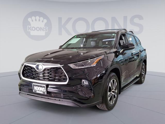 used 2021 Toyota Highlander car, priced at $35,000