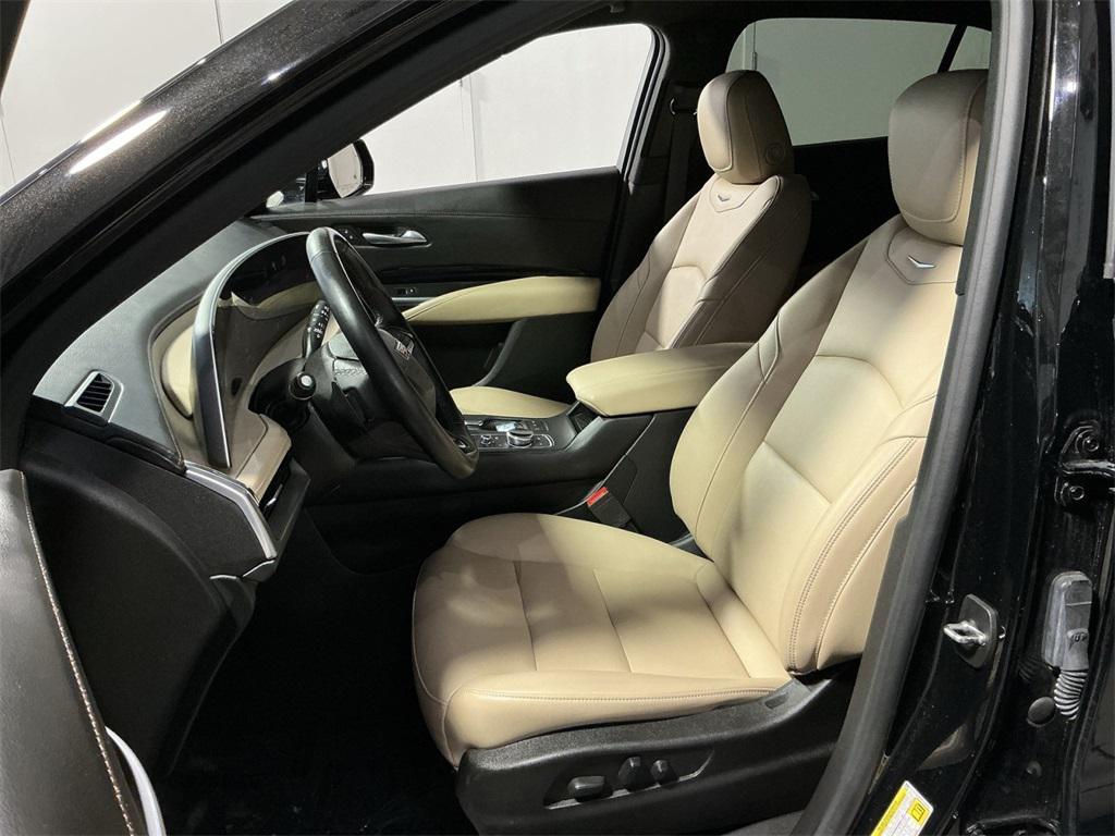 used 2024 Cadillac XT4 car, priced at $32,000