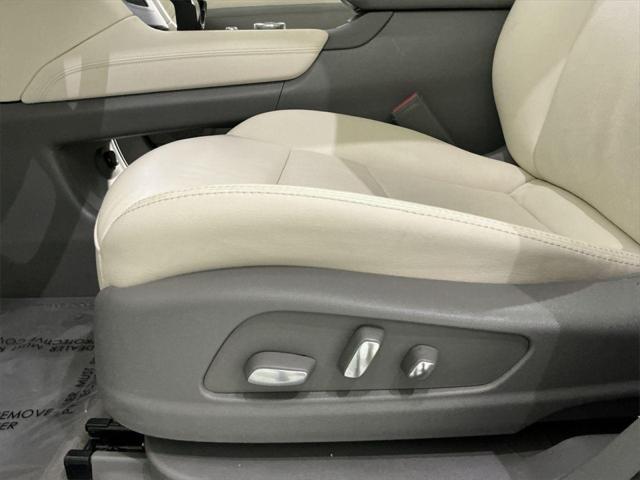 used 2024 Cadillac XT5 car, priced at $40,000