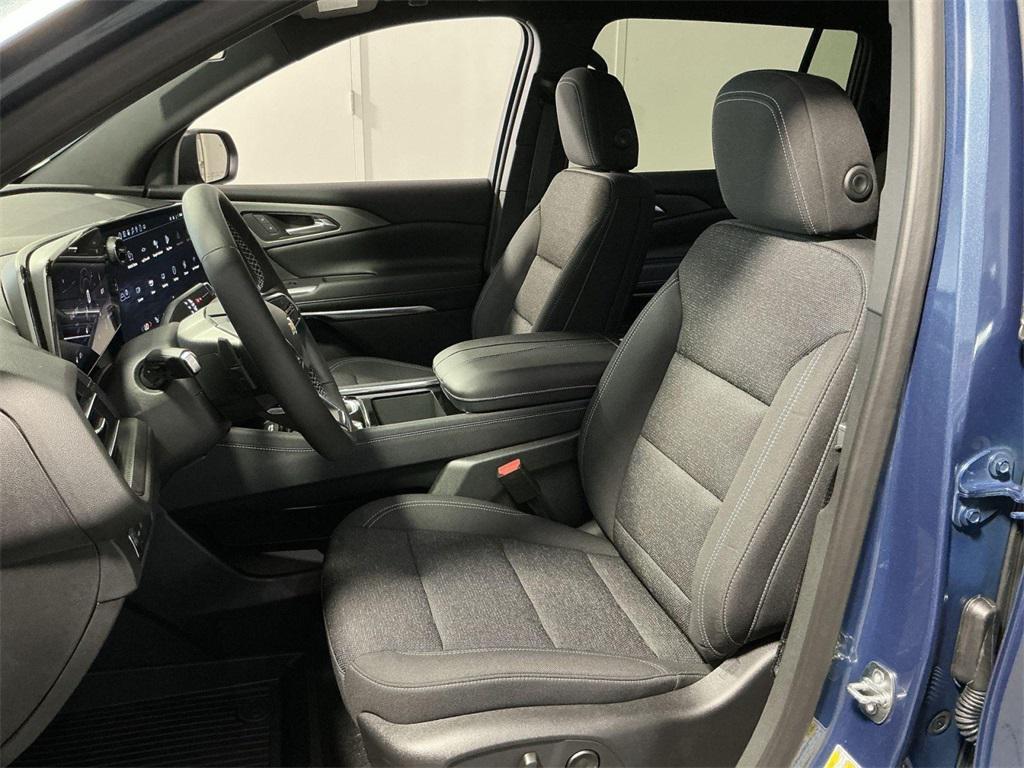 new 2025 Chevrolet Traverse car, priced at $40,060