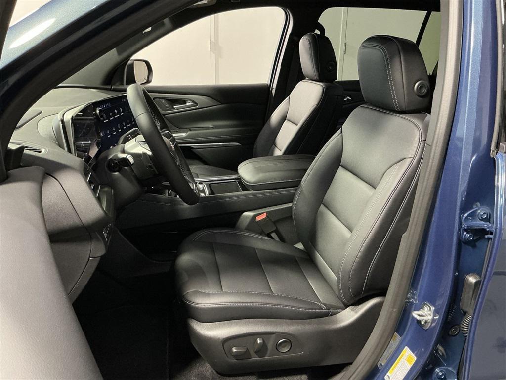new 2026 Chevrolet Traverse car, priced at $41,215