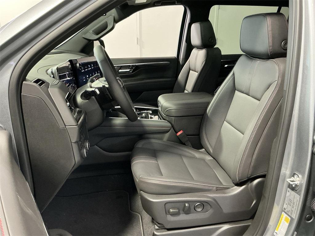 new 2025 Chevrolet Suburban car, priced at $77,574