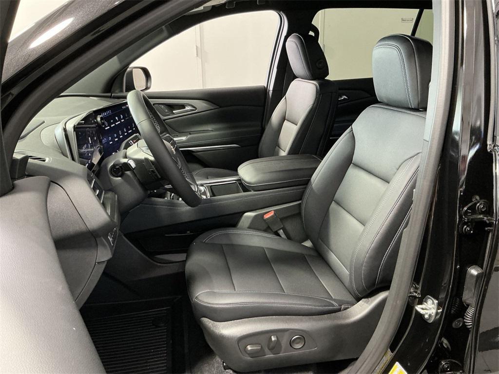 new 2026 Chevrolet Traverse car, priced at $42,120