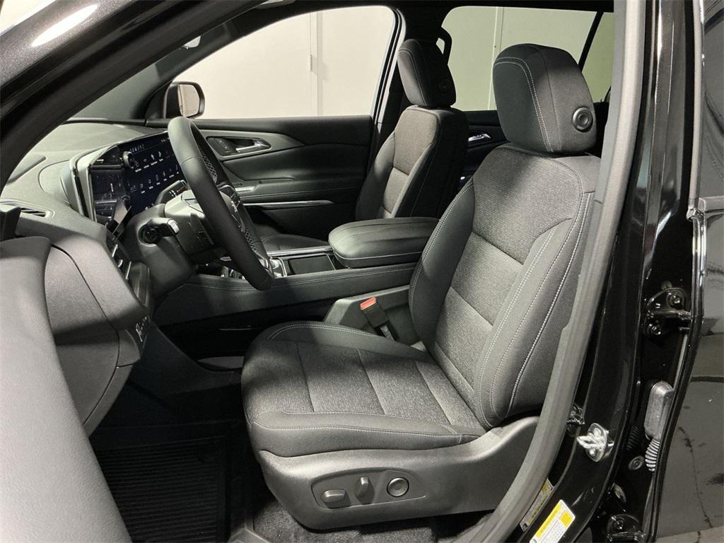 new 2026 Chevrolet Traverse car, priced at $49,005