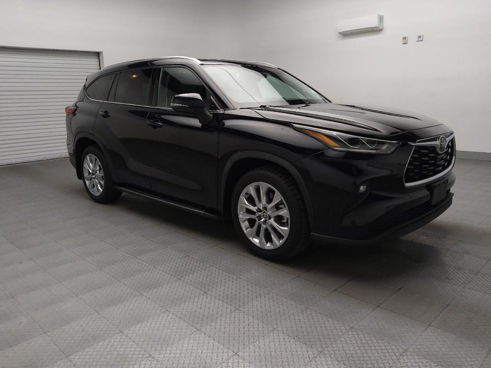 used 2020 Toyota Highlander car, priced at $27,895