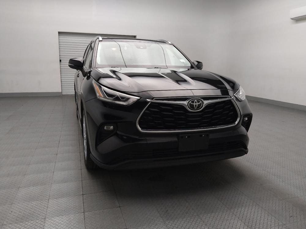 used 2020 Toyota Highlander car, priced at $27,895