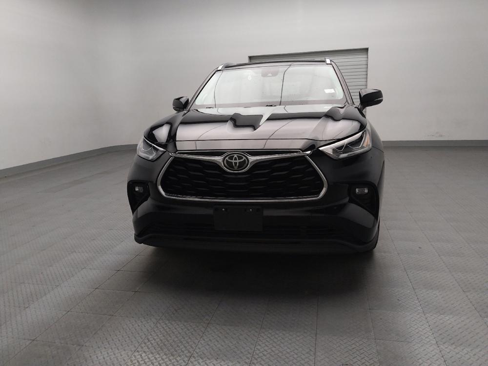 used 2020 Toyota Highlander car, priced at $27,895
