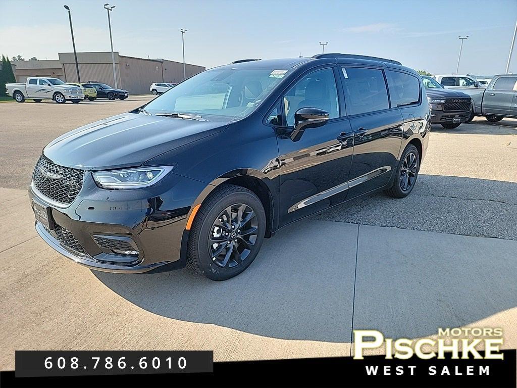 new 2025 Chrysler Pacifica car, priced at $39,997