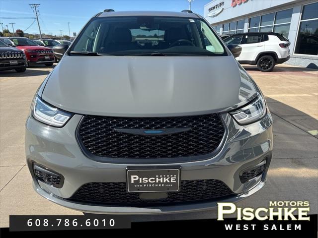 used 2023 Chrysler Pacifica Hybrid car, priced at $39,565