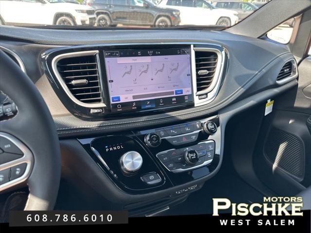 new 2025 Chrysler Pacifica car, priced at $43,665