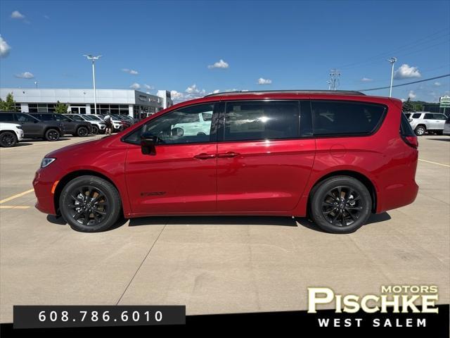 new 2025 Chrysler Pacifica car, priced at $43,665