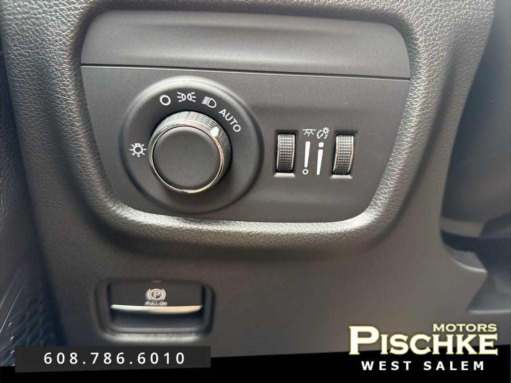 used 2025 Jeep Grand Cherokee car, priced at $37,579