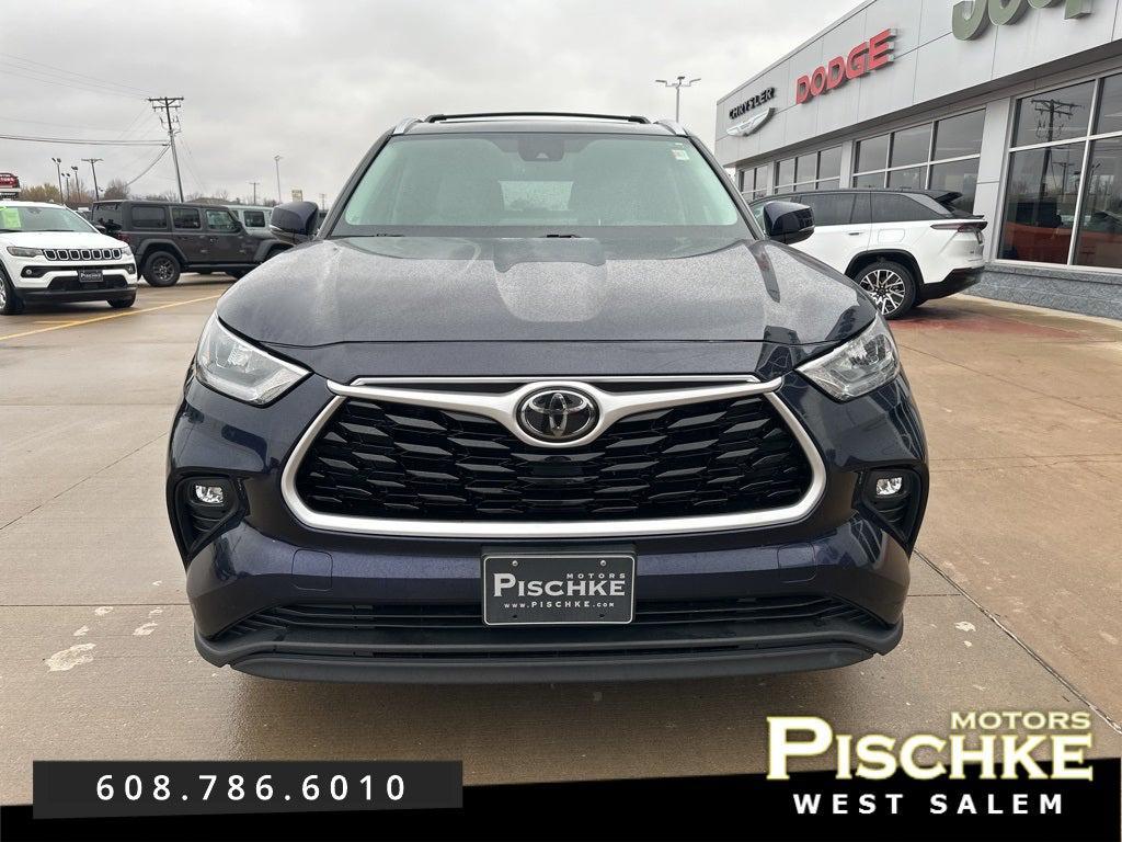 used 2020 Toyota Highlander car, priced at $31,499
